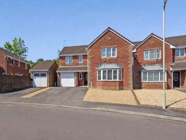 House for sale in Llantwit Fardre, Church Village