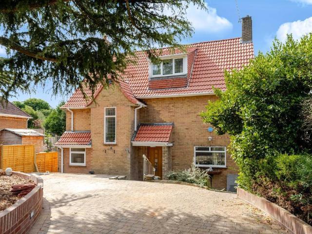 House for sale in London Borough of Croydon, Sanderstead