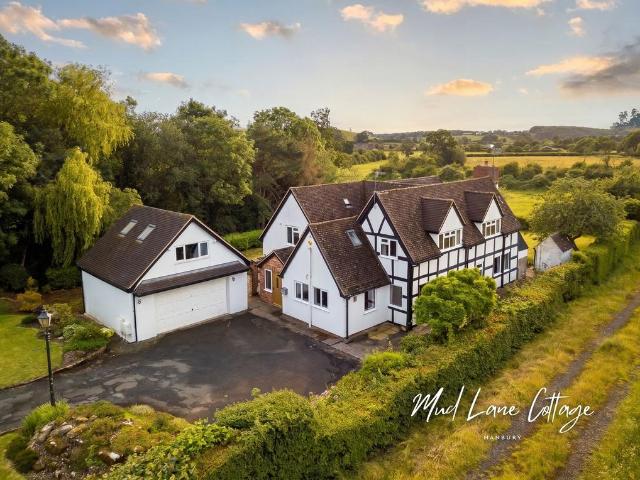 House for sale in Hanbury, Crookhill