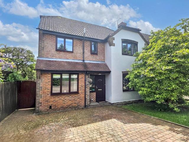 House for sale in Crowborough Warren, Cross In Hand