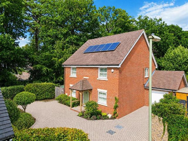 House for sale in Hart, Hampshire