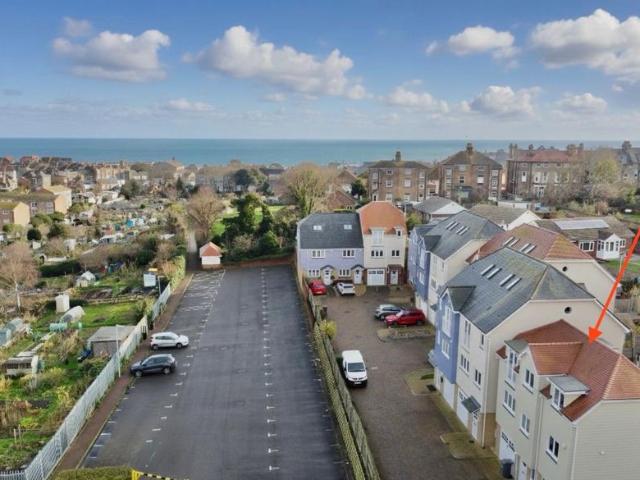 House for sale in Upton, Acol
