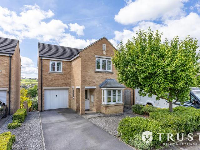 House for sale in Hightown, West Yorkshire