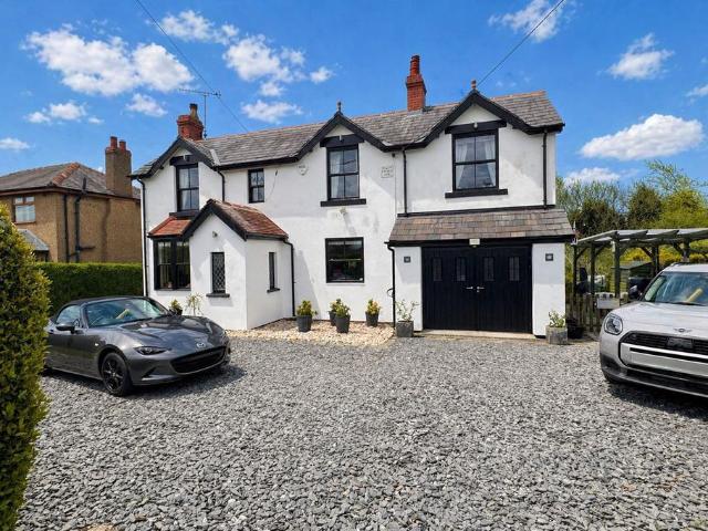 House for sale in Charlesworth