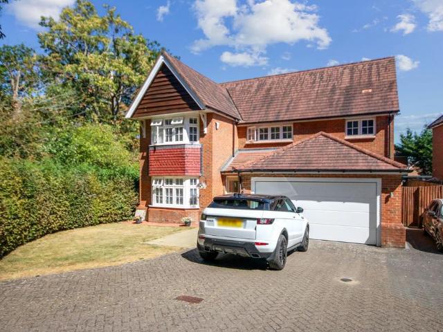 House for sale in Perryfields, West Sussex