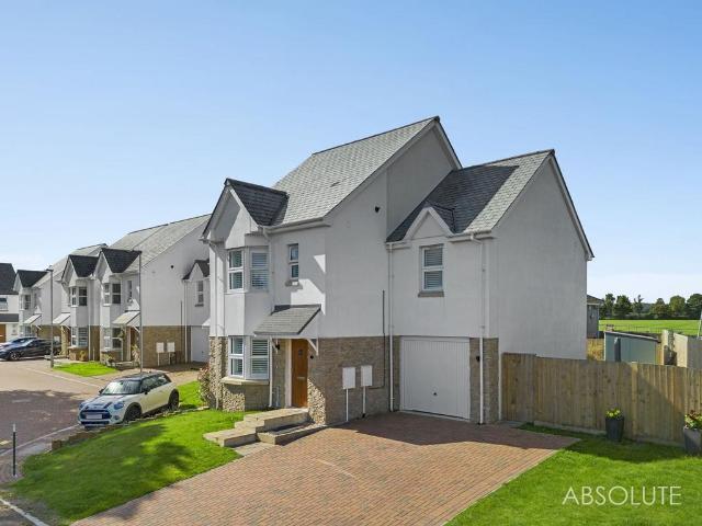 House for sale in Broadsands