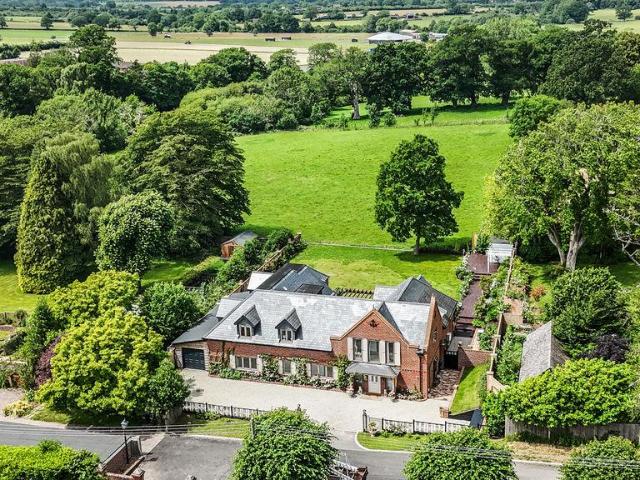 House for sale in Perryfields, West Sussex