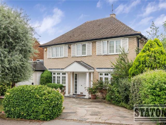 House for sale in Hadley Wood, Greater London