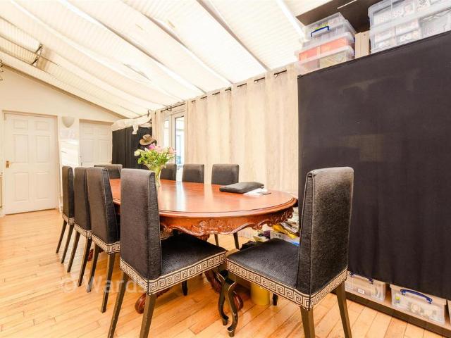 House for sale in Worcester Park Estate, Monks Orchard