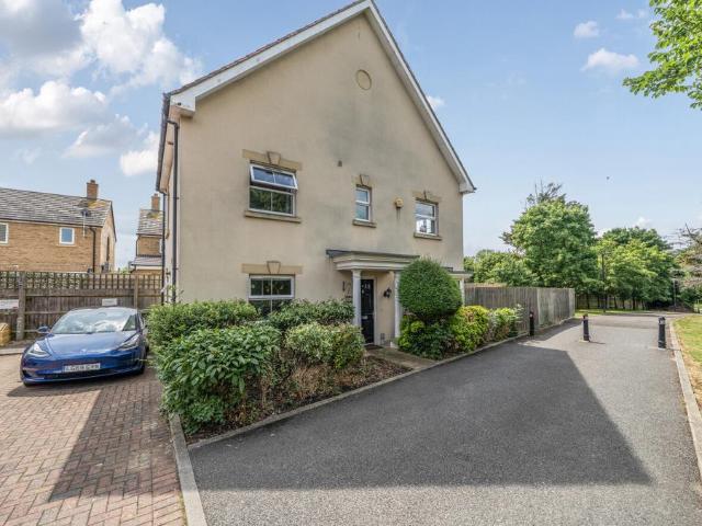 House for sale in Slough, Wexham Court