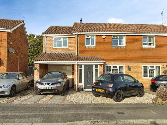 House for sale in Lower Stratton, Stratton St. Margaret