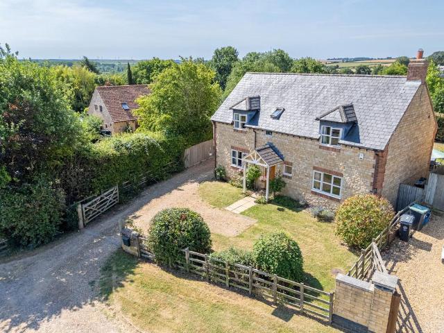 House for sale in Woodford