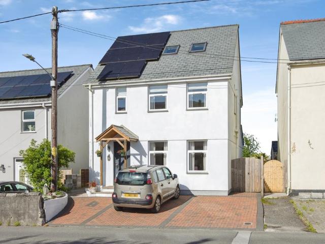House for sale in Roche, Scredda