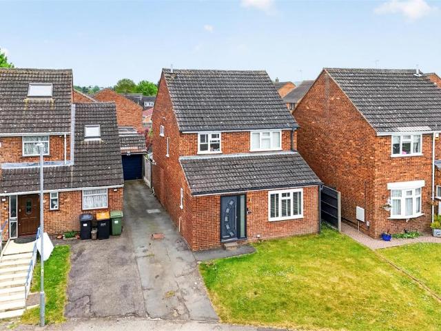 House for sale in Woodside Estate, Houghton Regis