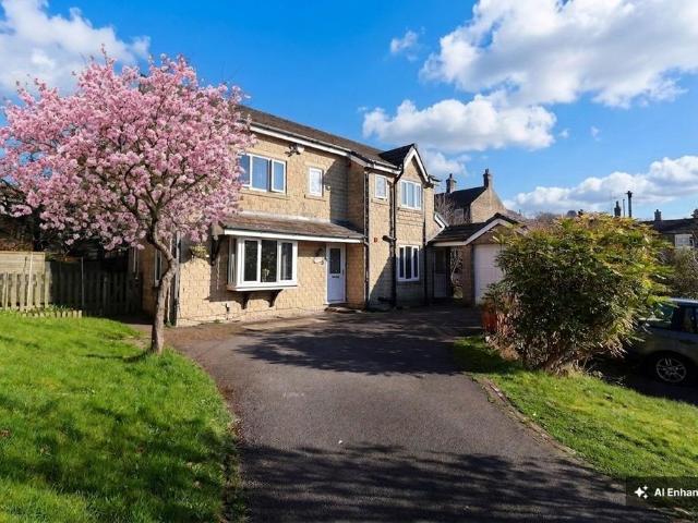 House for sale in Charlesworth, East Midlands