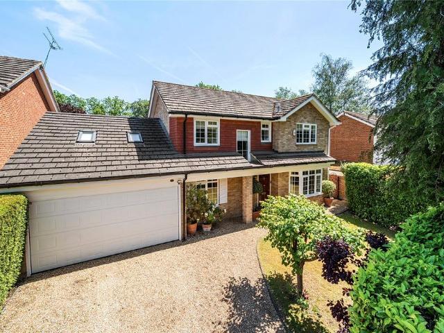House for sale in Heol-las, Surrey
