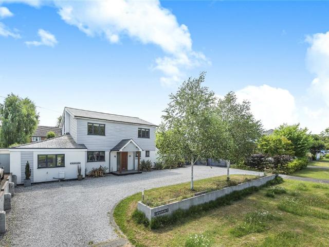 House for sale in Heol-las, Surrey