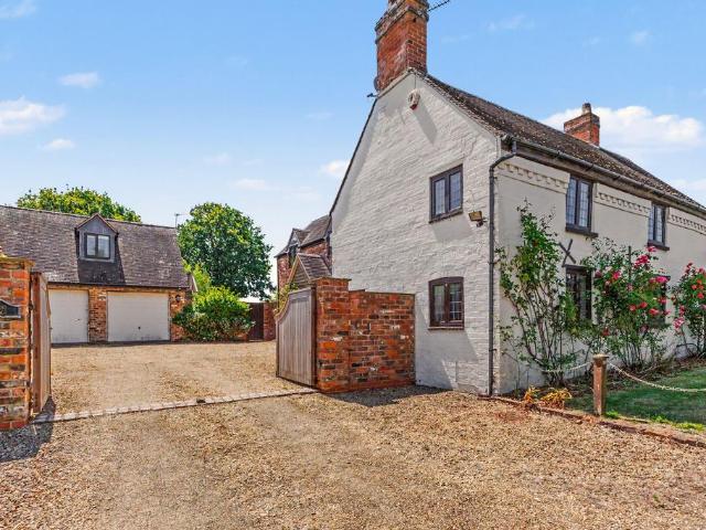 House for sale in Alderminster, Warwickshire