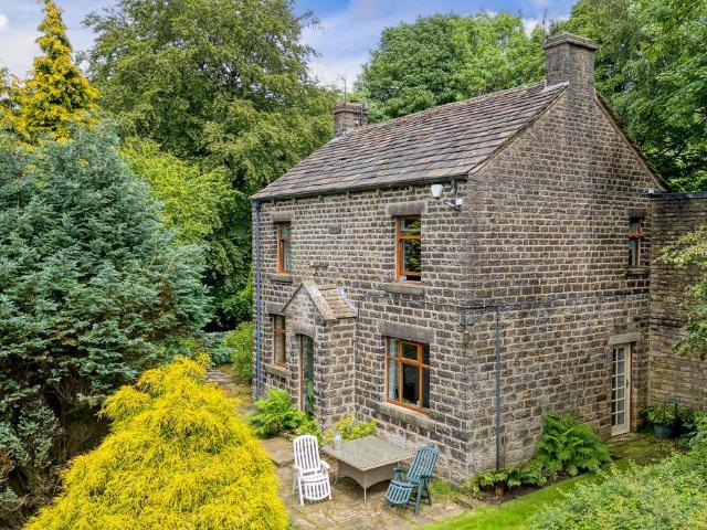 House for sale in Saddleworth, Pendock