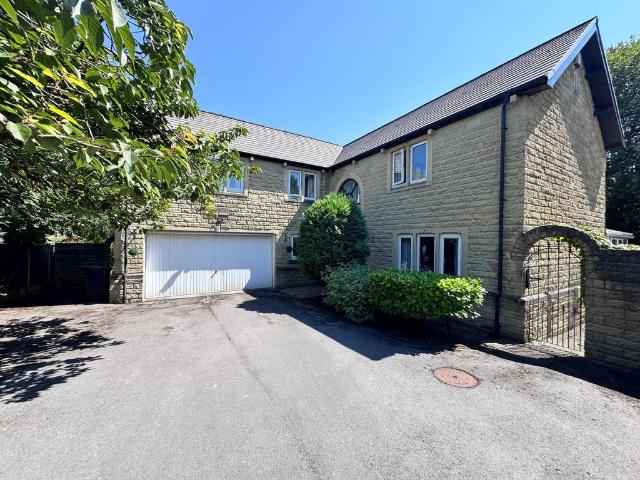 House for sale in Charlesworth, East Midlands