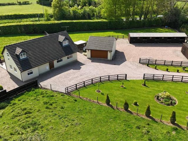 House for sale in Pen-y-ffordd, Wales