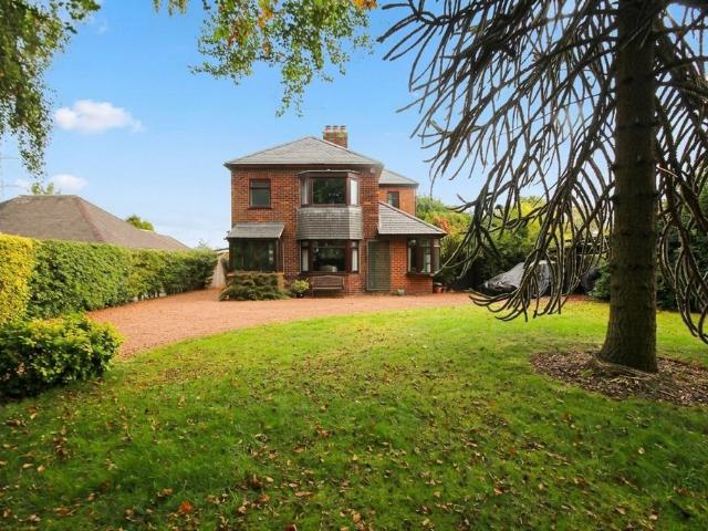 House for sale in Kingsley, Cheshire West and Chester