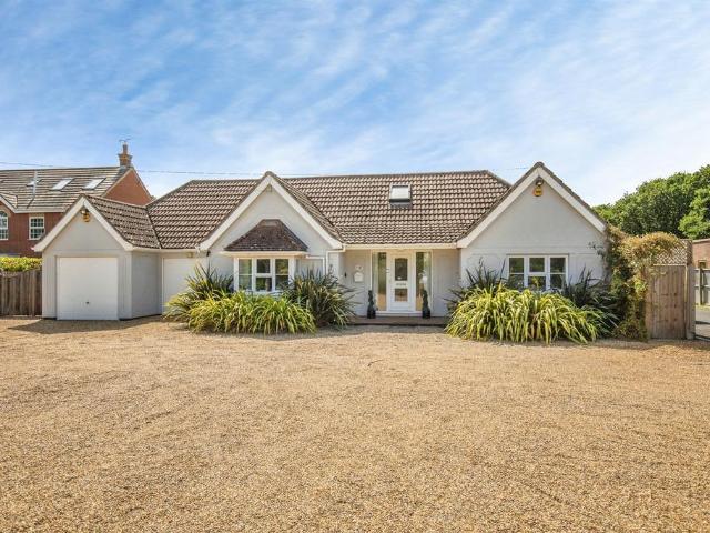 House for sale in Frinton and Walton, Dale Hill
