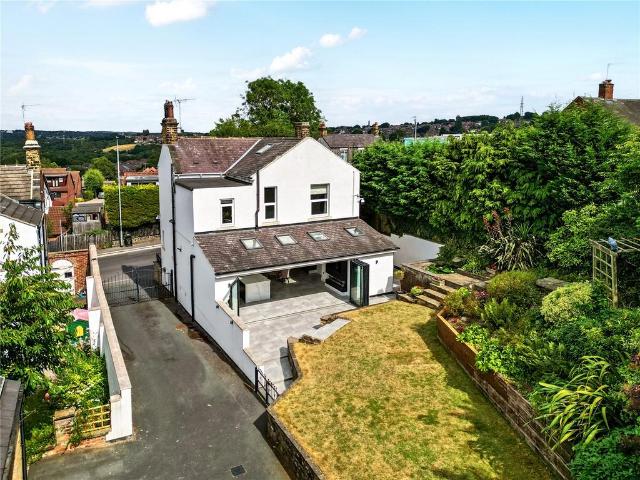 House for sale in Farsley, West Yorkshire