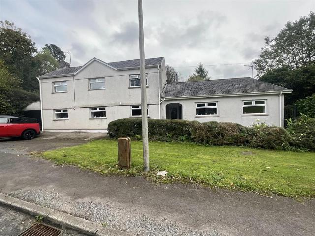 House for sale in Cwmgwili, Wales