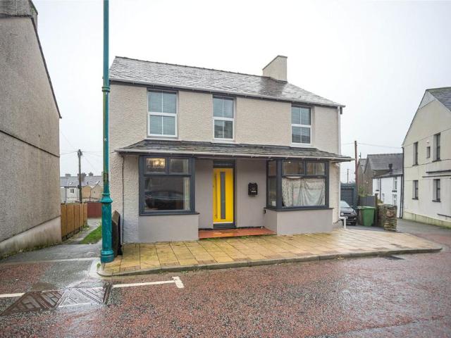 House for sale in Llanllyfni, Pen-y-groes