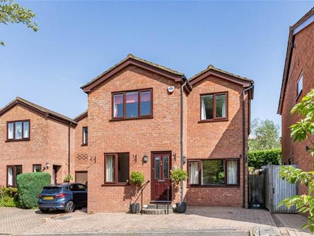 House for sale in Hatching Green, Five Acres