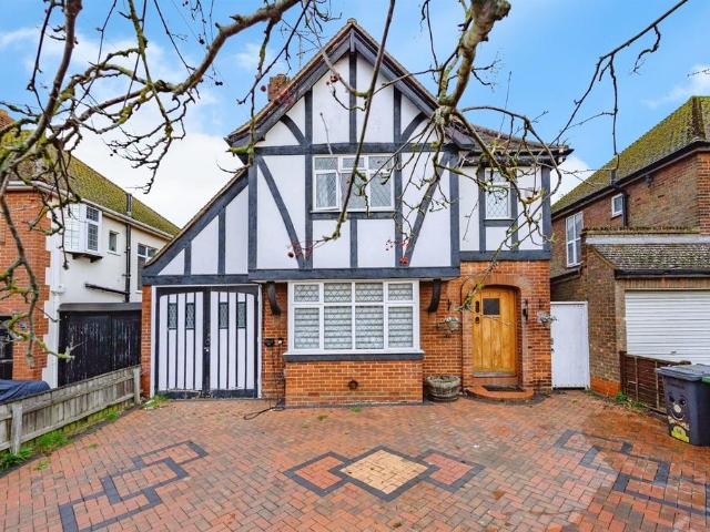 House for sale in Spring Park, Luton