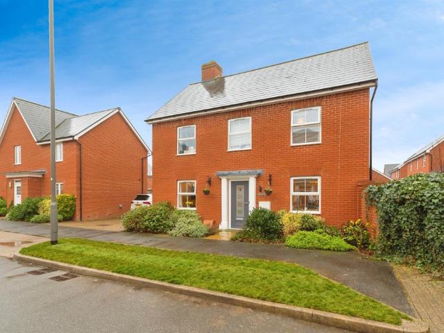 House for sale in Kingsbrook, Buckinghamshire