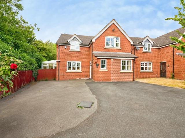 House for sale in Goldthorn Hill, West Midlands