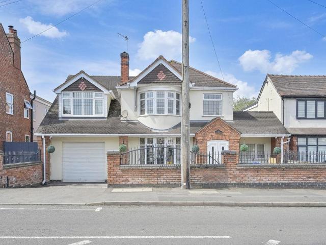 House for sale in Landywood, Great Chatwell