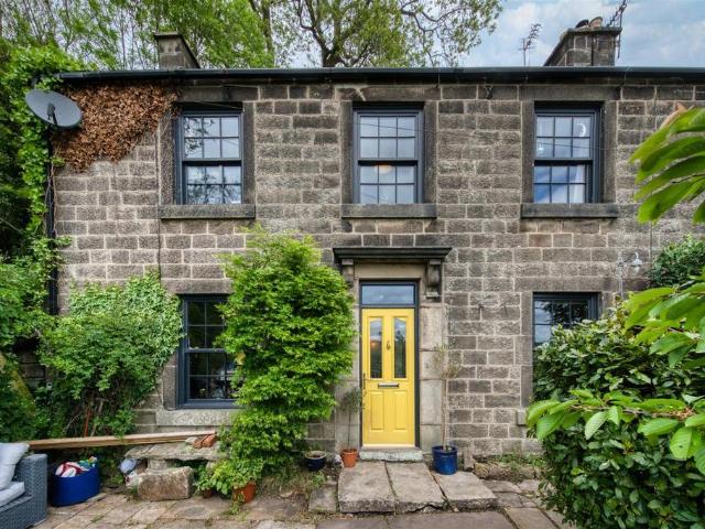 House for sale in Froggatt, East Midlands