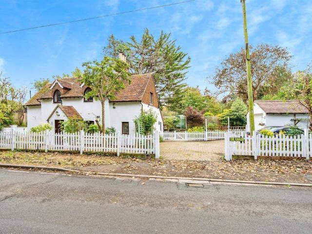 House for sale in Littlecote, West Sussex