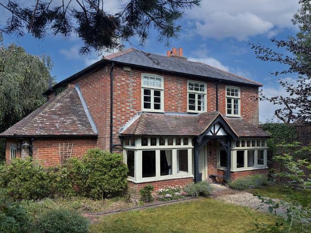 House for sale in Ramsnest Common, Fole