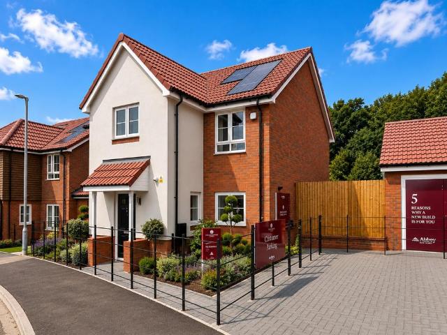 House for sale in How Wood, St Albans