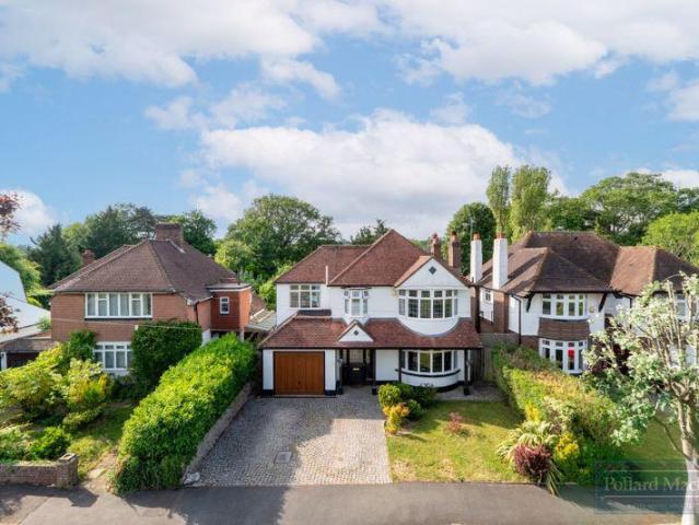 House for sale in Sanderstead, Sanderstead