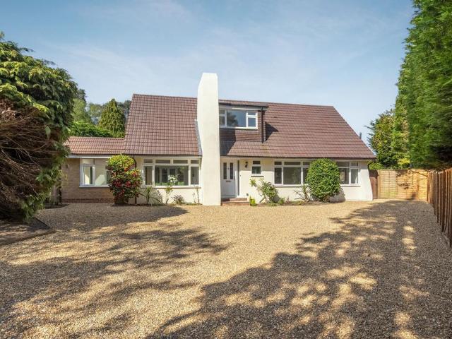 House for sale in Sunninghill and Ascot, South Ascot