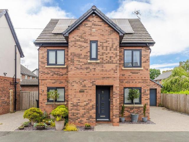 House for sale in Calveley