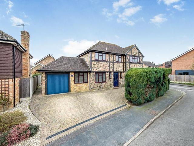 House for sale in Heol-las, Surrey