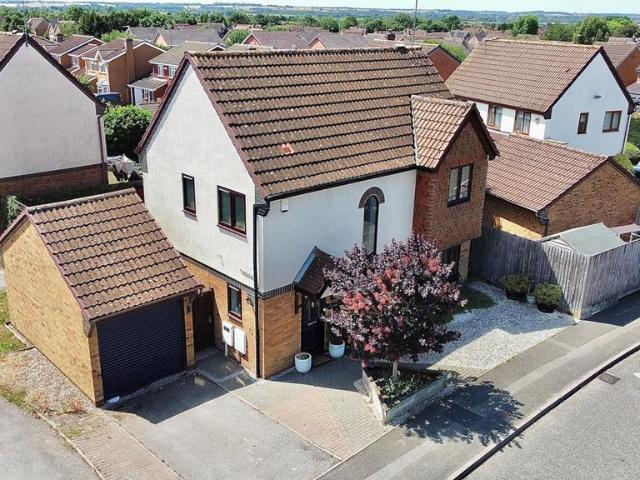 House for sale in East Hunsbury, Northamptonshire