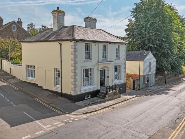 House for sale in Oad Street, Kent