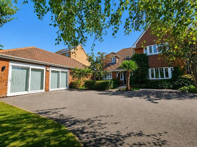 House for sale in Lee-on-the-Solent, Middlecroft