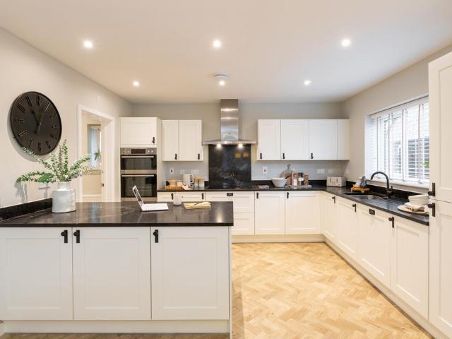 House for sale in Hounsome Fields, Basingstoke and Deane
