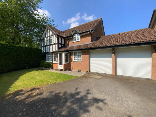 House for sale in Halesowen, West Midlands
