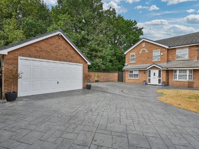House for sale in Landywood, Great Chatwell