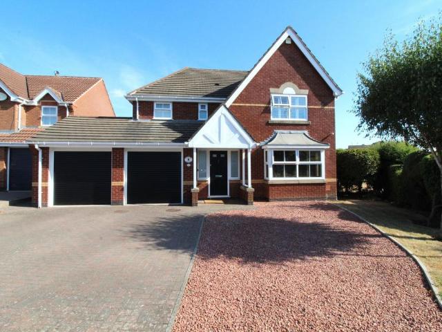 House for sale in Whetstone, Pinfold